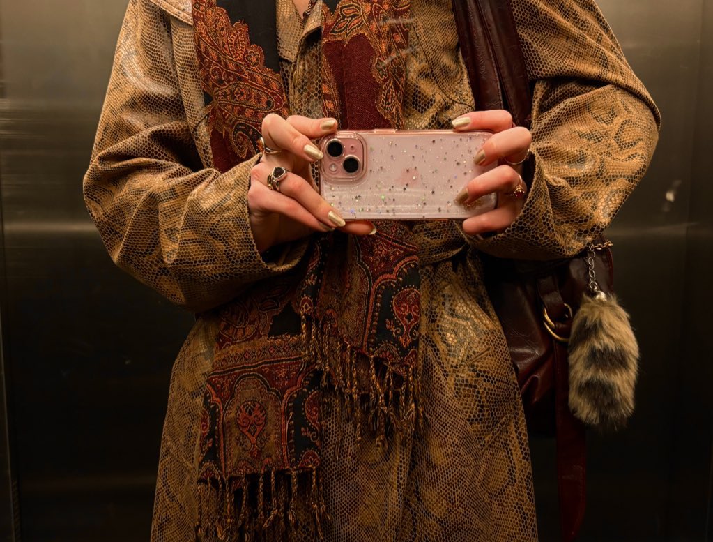 𝓅𝑜𝓁𝓁𝓎 tweet media