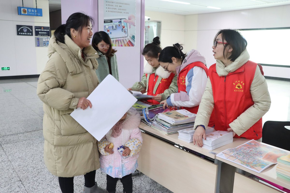 Tushi84183404's tweet image. Spent Saturday packing 120 meals for local seniors u0026 sorting 500+ books for the community library—grateful to serve with this amazing team! #VolunteerLife #CommunityImpact