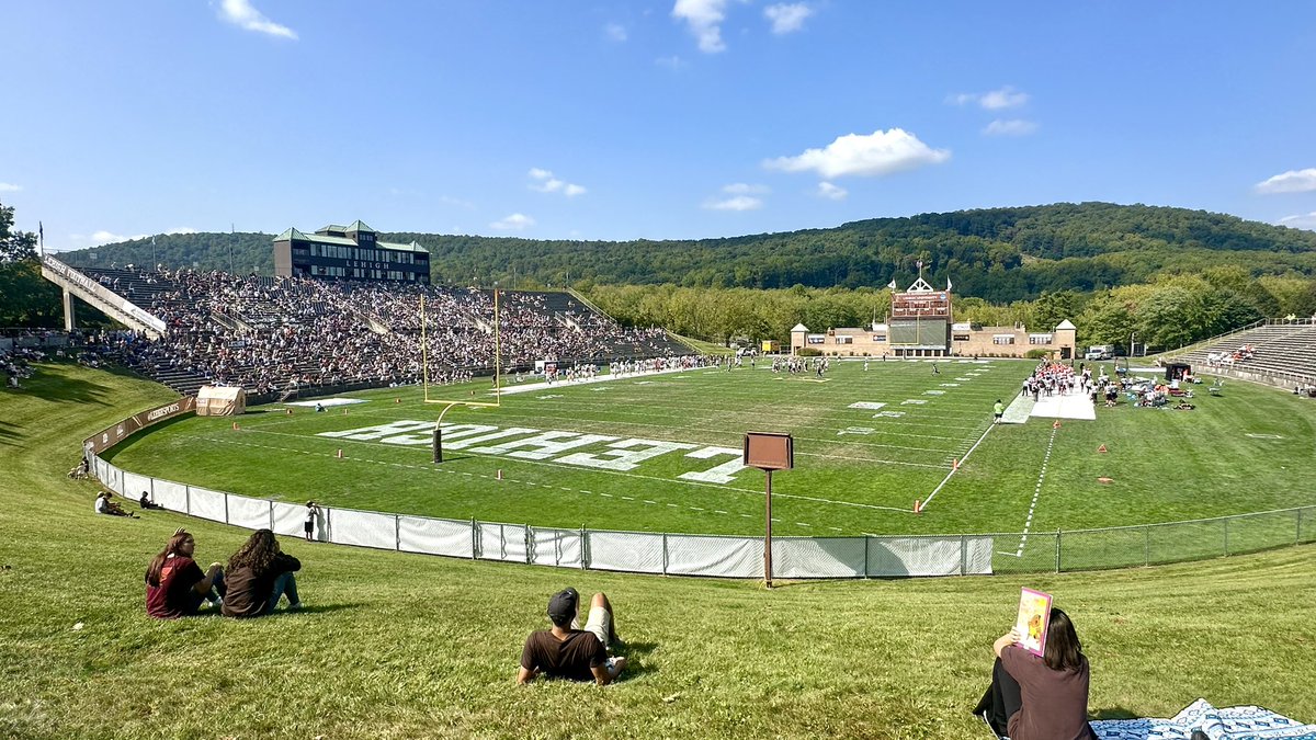 College Football Campus Tour tweet media