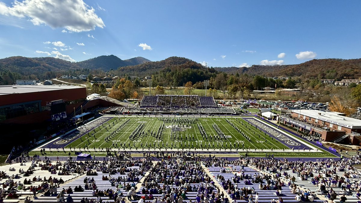 College Football Campus Tour tweet media