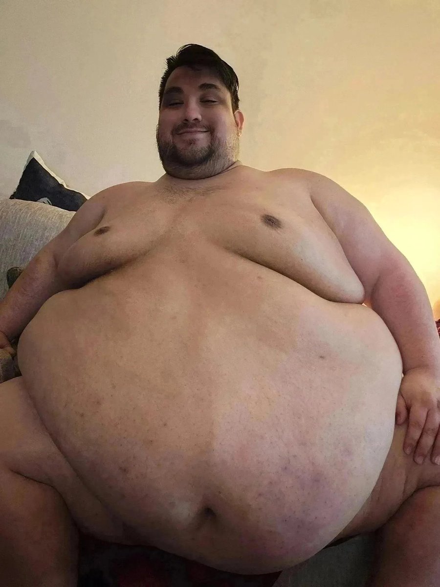 Shoujax1's tweet image. I'm still doing gainer hypnosis. If ya want that for yourself drop me a line. 2 of these guys have doubled thier weights and the other is blimping huge. you next fatboy? ;) #gainer #hypno #hypnosis