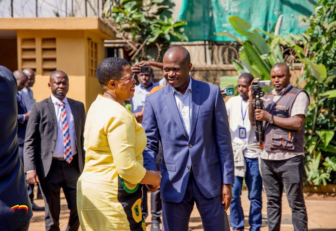 PLU- MAK-chapter tweet media