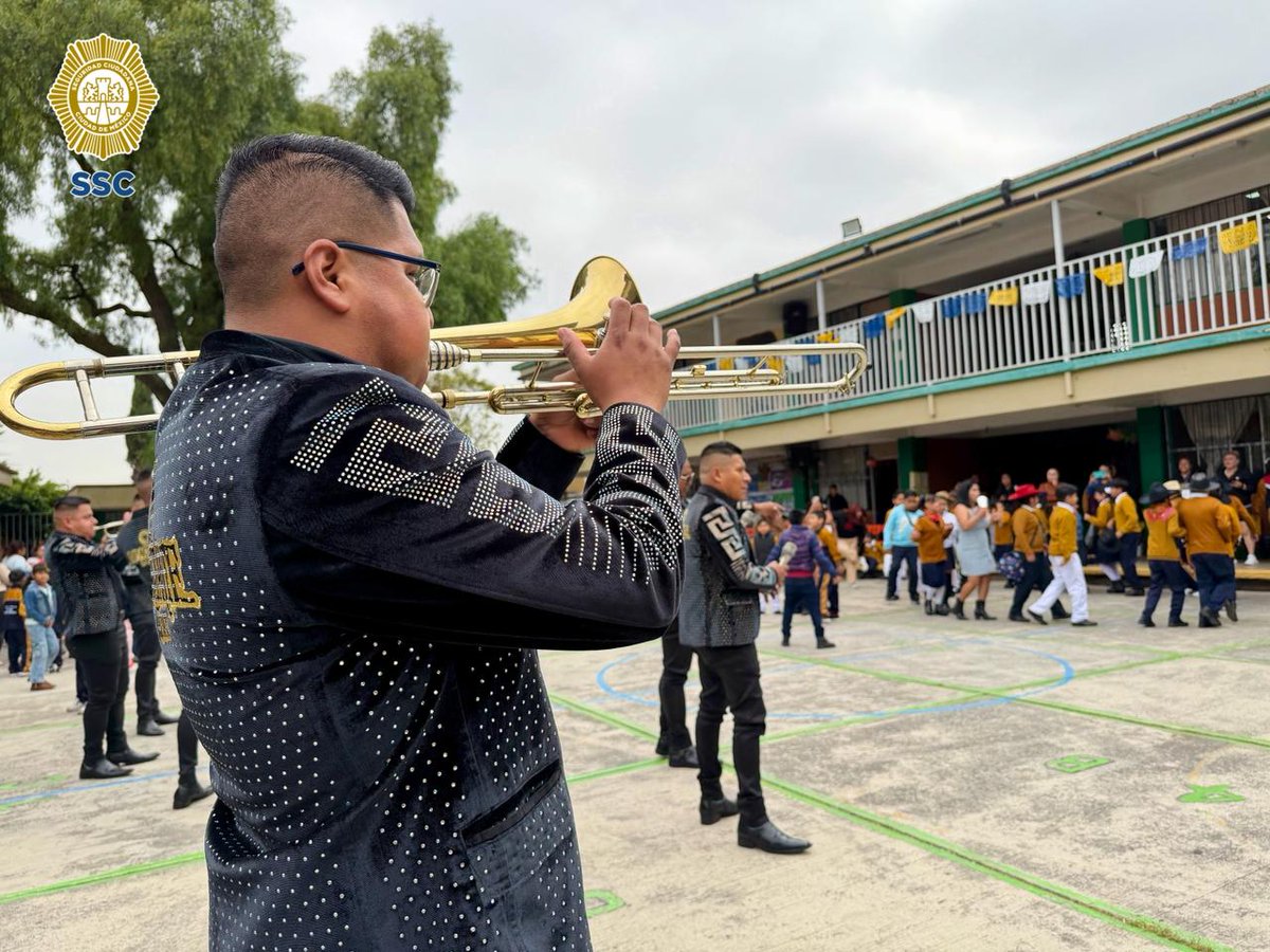 PBI_SSC's tweet image. En la @Alc_Iztapalapa, la #BandaLaImpactante de la #PBI de la @SSC_CDMX se presentó en la Primaria “Manuel Rivera Cambas”, en donde puso a bailar a las y los estudiantes al ritmo de la música regional mexicana.

Con estas acciones, la #PBI refrenda su compromiso de fortalecer la