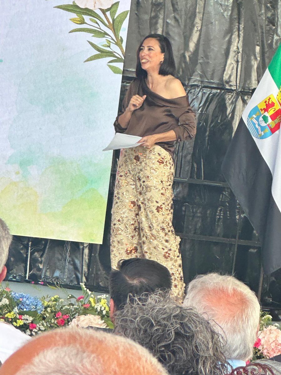 LuzCarmenH's tweet image. El sábado fue un día bonito.. se celebró el Día de la comarca de La Siberia y tuve el placer de disfrutarlo un año más como maestra de ceremonias.. Viva La Siberia! Y Viva Extremadura! #Casa #presentaciones #maestradeceremonias