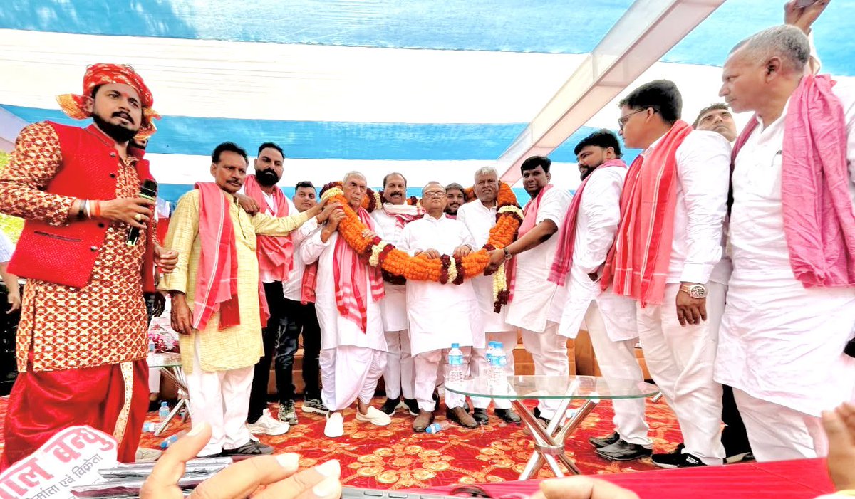 jai_anchal's tweet image. विधानसभा क्षेत्र बैरिया के रेडियंट कॉलेज ऑफ़ फार्मेसी-बैरिया नगर पंचायत में आयोजित "समाजवादी समता सम्मेलन" में सम्मिलित हुआ।

कार्यक्रम के आयोजक श्री विनोद कुमार सिंह सहित उपस्थित सभी सम्मानित अतिथियों को बधाई एवं आभार।

#AkhileshYadav #JaiPrakashAnchal #MLA #samajwadiparty