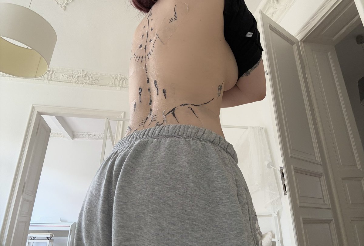 JadeyAnh tweet media