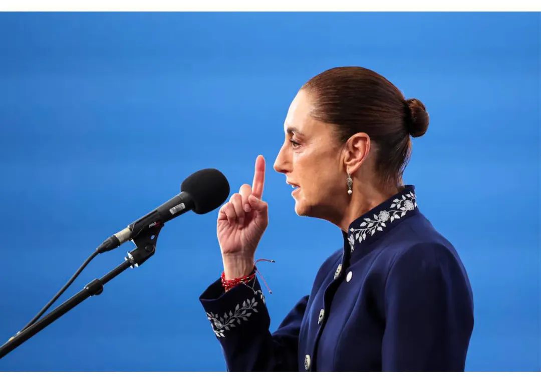Ver a la Presidenta de México, Claudia Sheinbaum, defender a Cuba en su intervención en la Cumbre por la Democracia, que se está celebrando en España, no solo nos conmueve profundamente, sino que también, nos motiva a seguir 

#CubaNoEstáSola🇨🇺❤️🇲🇽