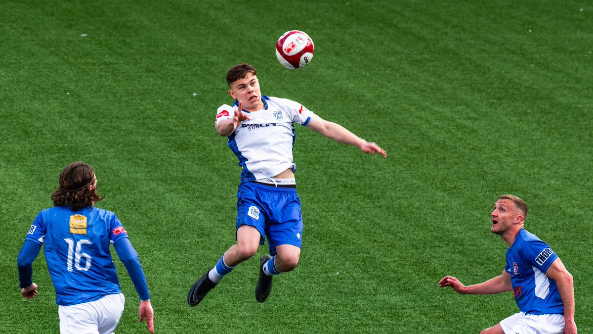 GomboczSteve's tweet image. Some more player action shots taken during the game Bury v Witton Albion on 18/4/26. #BuryFC #PartOfIt @whitebluearmy @buryfcofficial #bfc140 #shakers