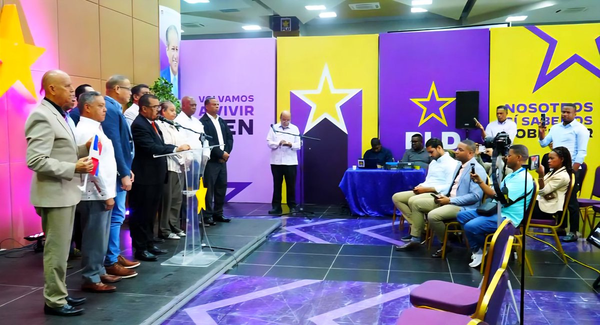 PLDenlinea's tweet photo. #PortadaPrincipalPLD | #PLD alerta sobre grave crisis del sector agropecuaria y acusa al Gobierno de desmantelar la producción.

AMPLIAR: 
https://t.co/QqziKOOa8u https://t.co/E9xbQJbzpU