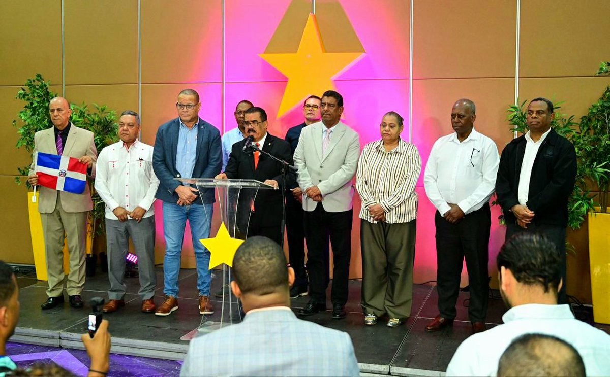 PLDenlinea's tweet photo. #PortadaPrincipalPLD | #PLD alerta sobre grave crisis del sector agropecuaria y acusa al Gobierno de desmantelar la producción.

AMPLIAR: 
https://t.co/QqziKOOa8u https://t.co/E9xbQJbzpU