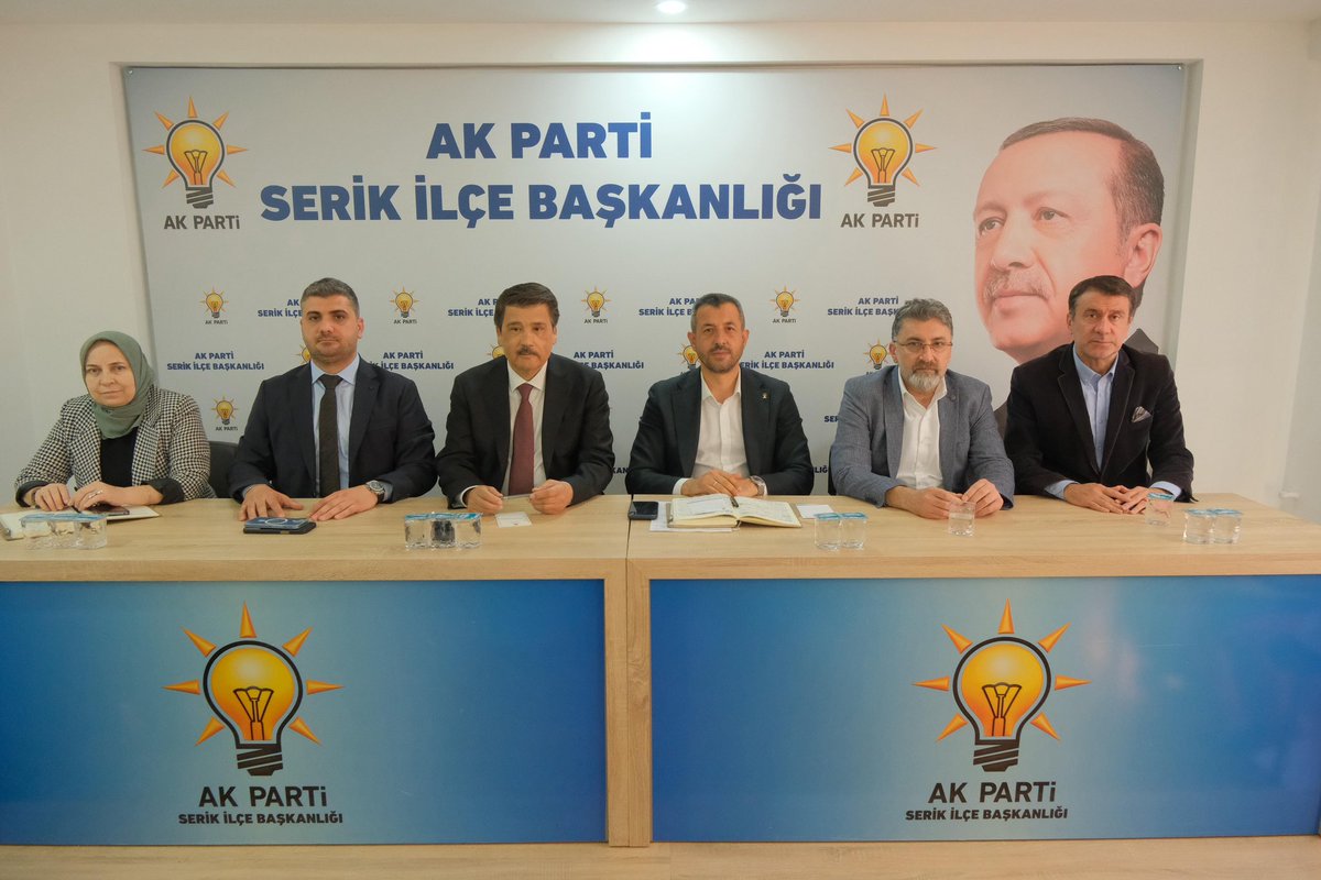serikakparti's tweet photo. Milletvekilimiz Sn. Kemal Çelik, Belediye Başkanımız Kadir Kumbul, İlçe Başkanımız Ahmet Söker ve İlçe Koordinatörlerimiz Hıfzullah Şahbaz ile İlker Koç’un katılımlarıyla; Üç Kademe toplantımızı gerçekleştirdik. 🤝✨
Serik’imiz için tam kadro istişarelerimize devam ediyoruz. https://t.co/pbI1kmy4aP