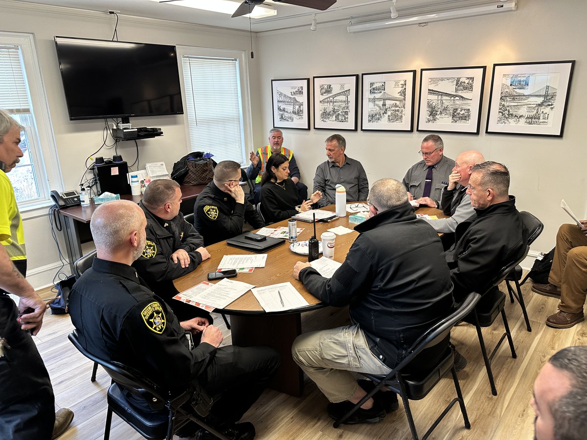 NYSBridge's tweet image. We then met with local first responders to share concerns and have a discussion to keep improving how we protect everyone on and around our bridges. 
Every cone, every sign, every crew member…all there for a reason.🚗Slow down 👀Stay alert
➡️ Respect the space
#NWZAW #DriveSafe