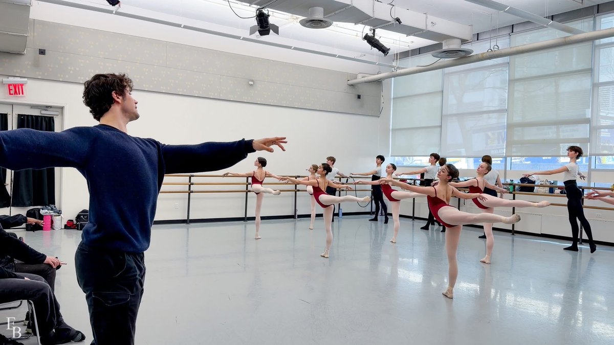 EllisonBallet's tweet photo. This semester, our senior students had the wonderful opportunity to take class from guest teacher Austin Eyler, First Soloist with Philadelphia Ballet. 

Thank you, Austin, for sharing your knowledge and artistry! https://t.co/CLRIiK3O5e