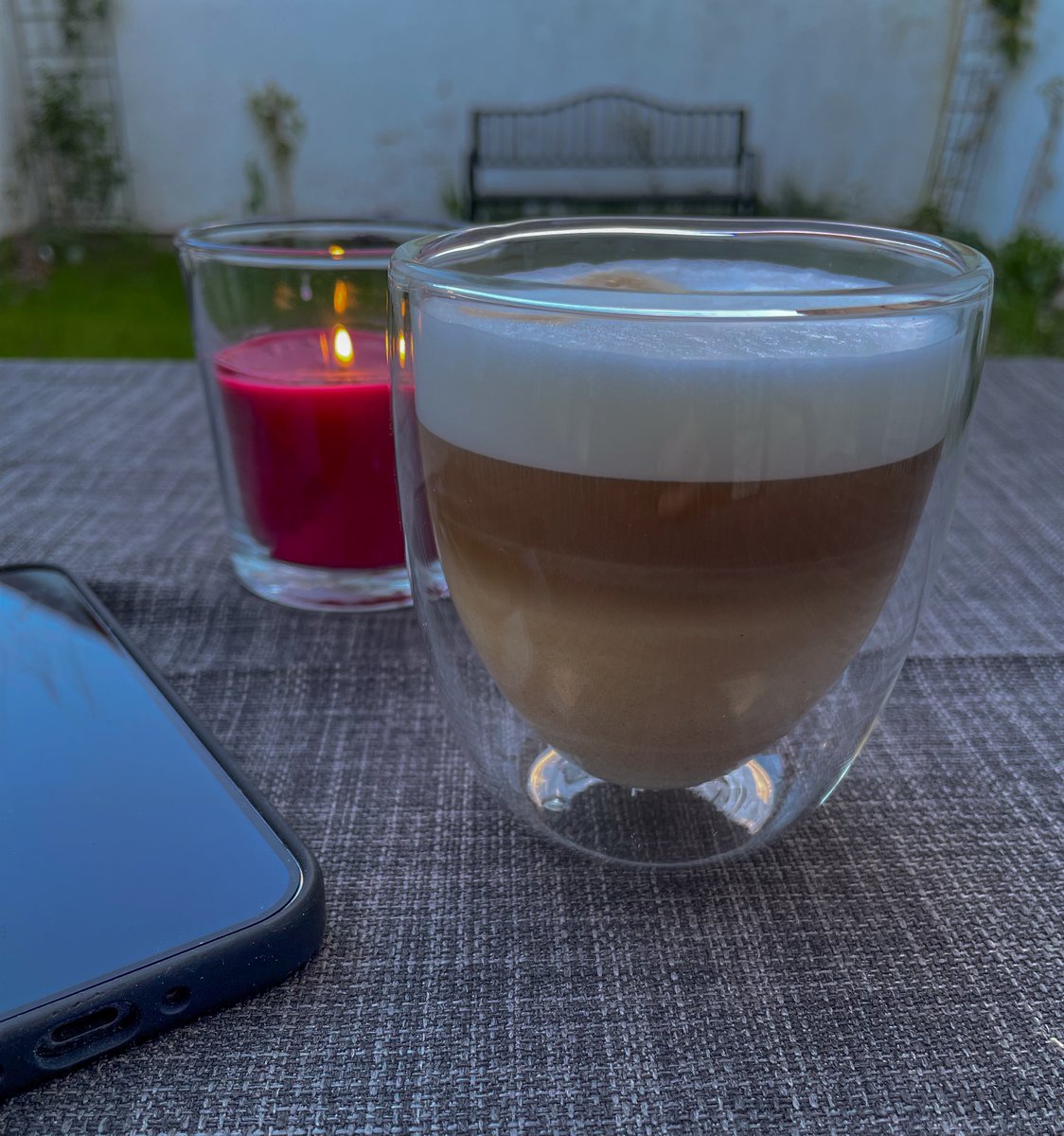 KopfYvonne's tweet image. Die Ruhe einkehren lassen, mit Freunden schreiben, ein paar Telefonate führen, sinnieren. Und ein bisschen fotografieren gehen. Whatever. 

Genießt euren Abend!

!B #Dankbarkeit #BeKindAlways #LiebeIstAlles #SchönesGegenDoofes #FloodTheZoneMitSchoenem