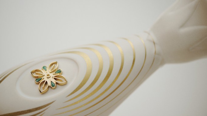 lopezunwired's tweet image. Clase Azul Is Dropping a $1,700 World Cup-Inspired Decanter Next Week dlvr.it/TS7ZQ4 #winelovers #wine #foodie