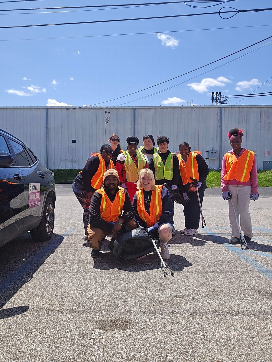 Cleanairmoms_WV's tweet image. We had a great time yesterday with the Black Appalachian Coalition and Phat Daddy’s on Da Tracks in Charleston, WV doing a community cleanup and lesson on the realities of #plastics recycling. Thanks to all who came out!