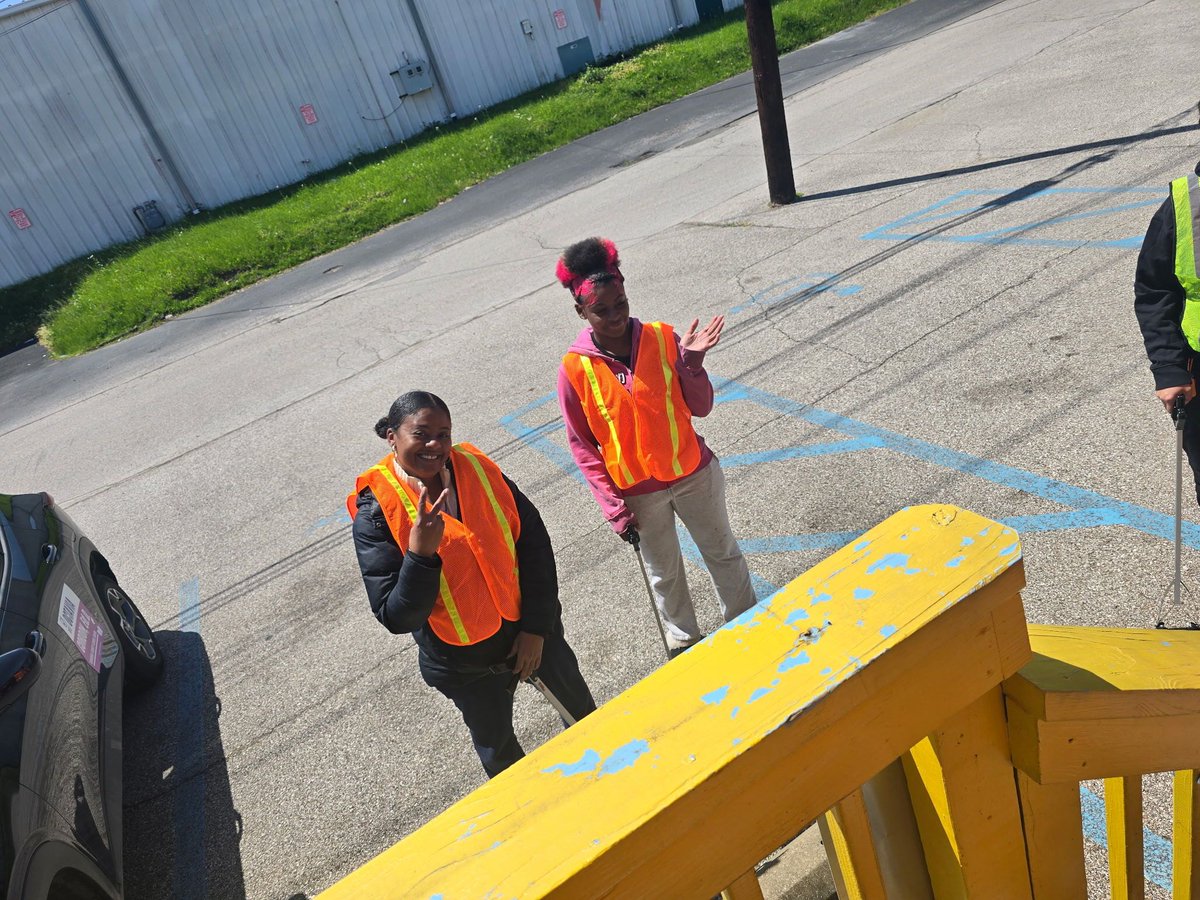 Cleanairmoms_WV's tweet image. We had a great time yesterday with the Black Appalachian Coalition and Phat Daddy’s on Da Tracks in Charleston, WV doing a community cleanup and lesson on the realities of #plastics recycling. Thanks to all who came out!