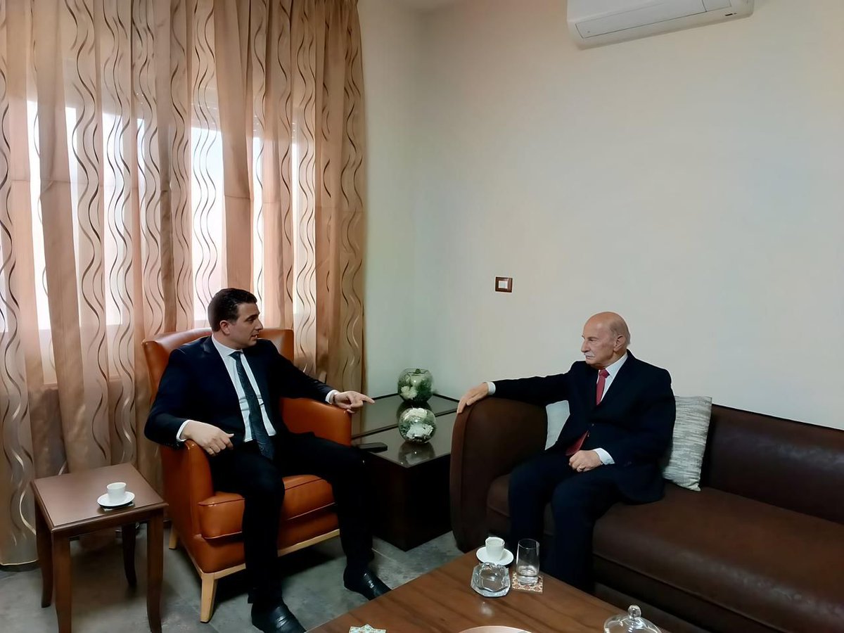 MatarIhab's tweet photo. استقبلتُ اليوم رئيس بلدية الميناء الأستاذ عبد الله كبّارة، واستمعتُ منه إلى أوضاعِ المدينة. وكانت فرصةً ناقشنا فيها تفاصيل سير العمل البلديّ في الميناء، ووقفنا على أبرزِ الهواجس التي تواجهها في الآونة الأخيرة. https://t.co/BPcXoXb4uy