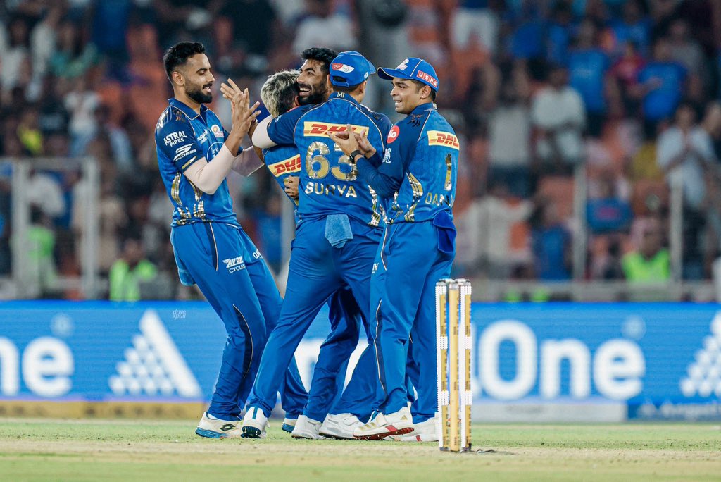 thecinematicooo's tweet photo. Breaking the myth of Ahmedabad stadium, defending a 200-run total and bowling GT out for just 100. My prime @mipaltan are back🔥😭

#MumbaiIndians https://t.co/eal7Jw09kF
