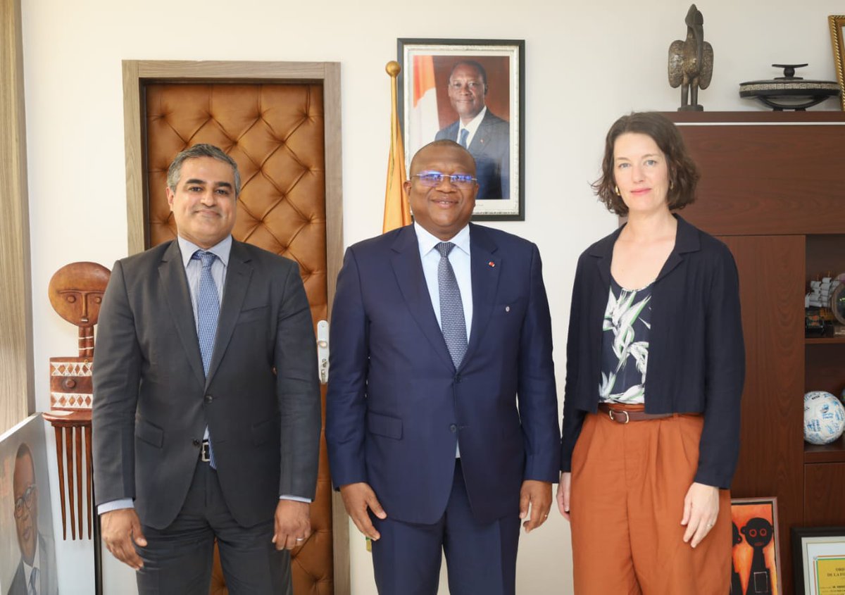 MINCOM_CI's tweet image. 4/4
Le ministre s’est félicité de la qualité des relations bilatérales et des perspectives de collaboration.
 ➡️Un partenariat stratégique pour une information responsable et un numérique performant.
#Coopération #Diplomatie #Numérique #Communication #MICOM #CIV