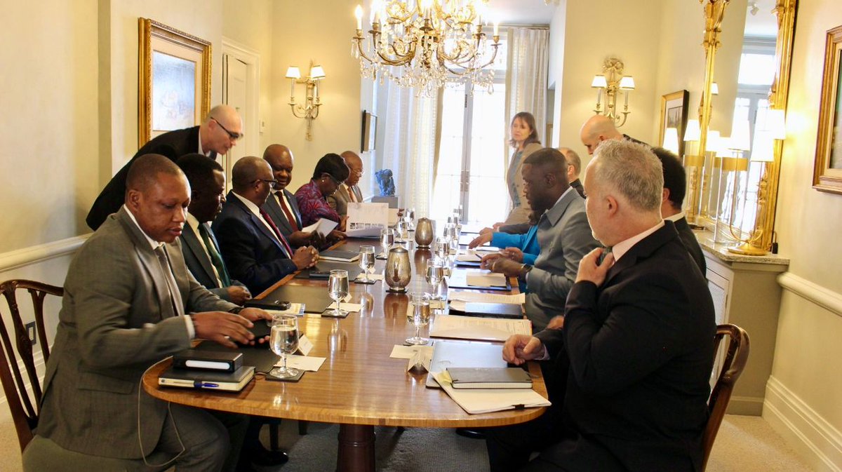CrispinMbadu's tweet photo. Ottawa | ​Candidature au Secrétariat Général de l’OIF : Pour une Francophonie de l'Action et du Renouveau. 🇨🇩🇨🇦

​Honneur d’avoir été reçu en audience ce lundi 20 avril 2026 par l’Honorable Anita Anand, Ministre des Affaires étrangères du Canada. Mandaté par SEM le Président de la République, Chef de l'Etat, Félix-Antoine TSHISEKEDI TSHILOMBO, j’ai présenté la vision de la RDC et sollicité le soutien du Canada à la candidature de Madame @JulianaLumb au poste de Secrétaire Générale de l’Organisation Internationale de Ia Francophonie. ​Cette audience stratégique a permis de cristalliser une convergence de vues sur les piliers de notre engagement commun :

- Rayonnement de la Langue Française : Faire de la diversité culturelle le levier de résilience et de promotion du français face à l’influence linguistique mondiale.

- Diplomatie Économique & Bilatérale : Acter la relance de la Commission Mixte RDC-Canada, moteur d'un commerce dynamique et d'investissements responsables.

- Universalité des Valeurs : Une Francophonie ancrée dans la paix, l'exigence démocratique, le respect des droits de l'homme, l'économie, le numérique et l'inclusion structurelle du Genre et de la Jeunesse.
@SuminwaJudith
@kayikwambaT
@Presidence_RDC