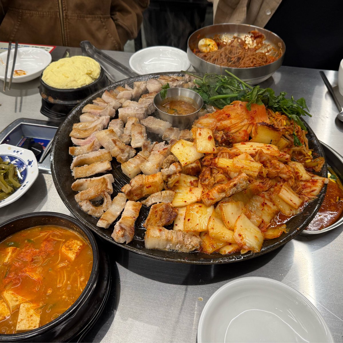 eric mentioned juyeon on fromm 💌 juyeon treated him to dinner 🥺

🦄 after practice, i played baseball with juyeon hyung
🦄 and then i went to eat samgyeopsal
🦄 juyeon hyung treated me ㅎㅎ
🦄 lee juyeon…again saying he’s the older one..
🦄 he’s seriously really cool, honestly