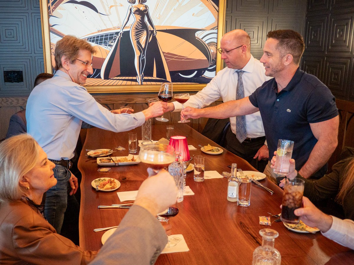 four_quadrants's tweet image. Had a memorable afternoon sharing lunch with Dr. Tom &amp;amp; Jan Nasser and Drs. Rob &amp;amp; Linda Pellosie! 🍽️

It’s always rewarding to cultivate relationships outside the office with great conversation, laughs, &amp;amp; shared stories.

Grateful for the time together.

#ClientAppreciation