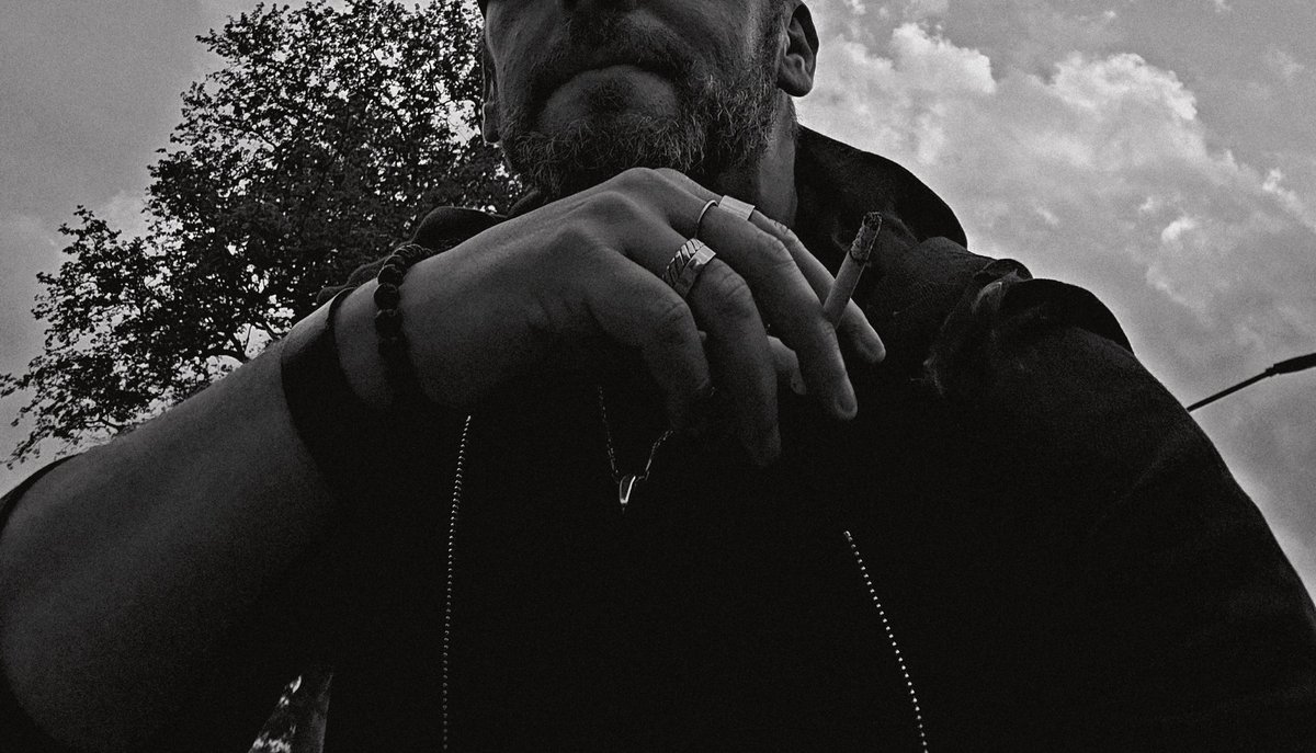 ...chi ti vuole bene
Ti cerca e ti trova anche quando non c'è "luce"
🚬🥂