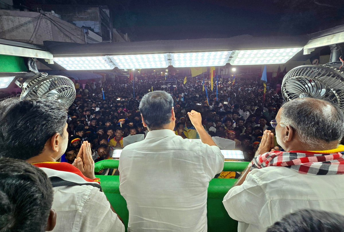 draramadoss's tweet image. அஇஅதிமுக தலைமையிலான தேசிய ஜனநாயக கூட்டணியில், அதிமுக வேட்பாளர்கள், சங்ககிரி சட்டமன்றத் தொகுதி எஸ்‌.வெற்றிவேல் மற்றும் ஓமலூர் சட்டமன்றத் தொகுதி ஆர்.மணி ஆகியோருக்கு இரட்டை இலை சின்னத்தில் வாக்கு சேகரித்து, தாரமங்கலத்தில் தேர்தல் பரப்புரை செய்த போது.!

#election2026 | #PMK | #NDA