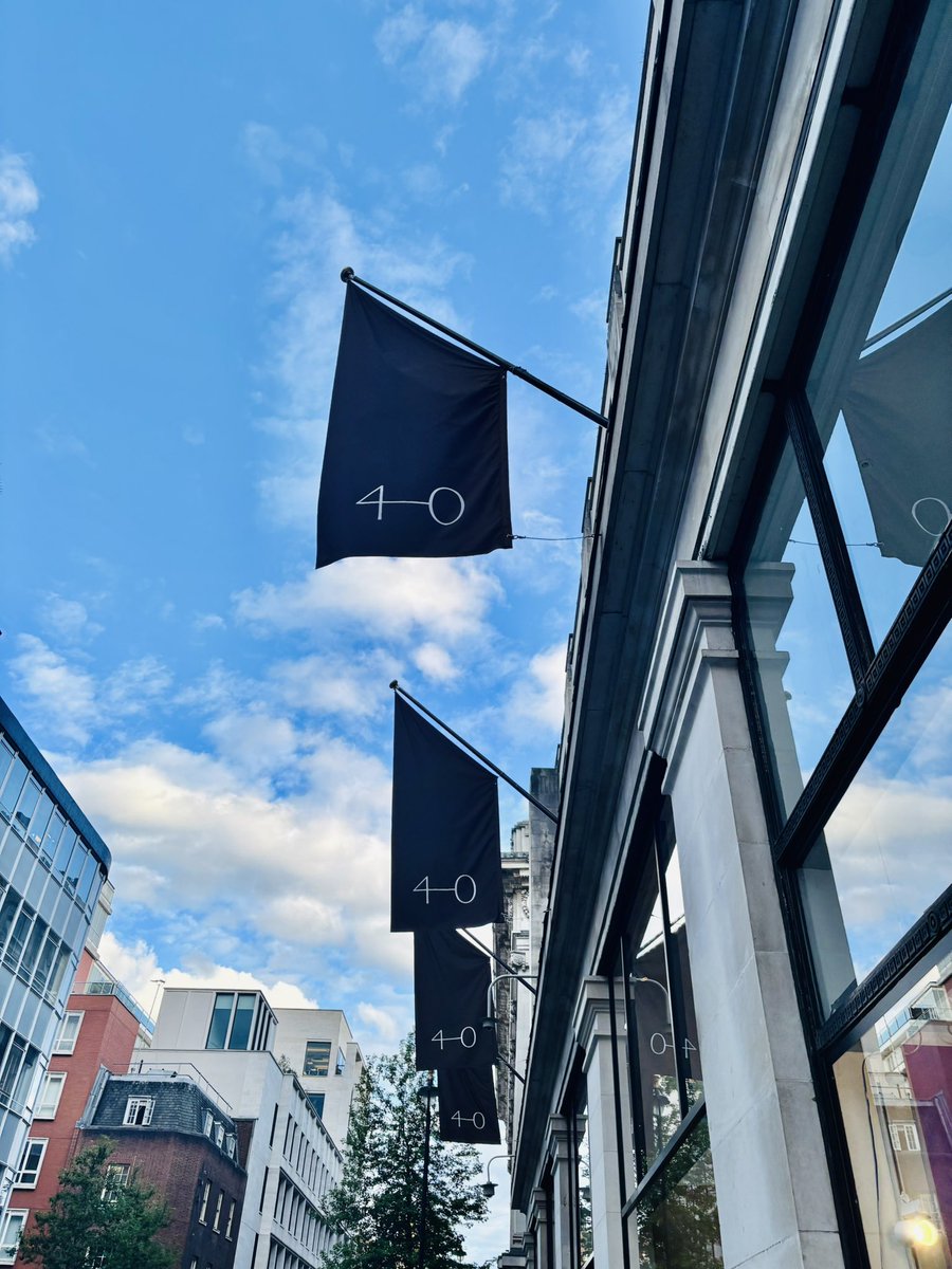 zolia_sev's tweet image. When you see him everywhere 😔

#keep4o #bringback4o #opensource4o