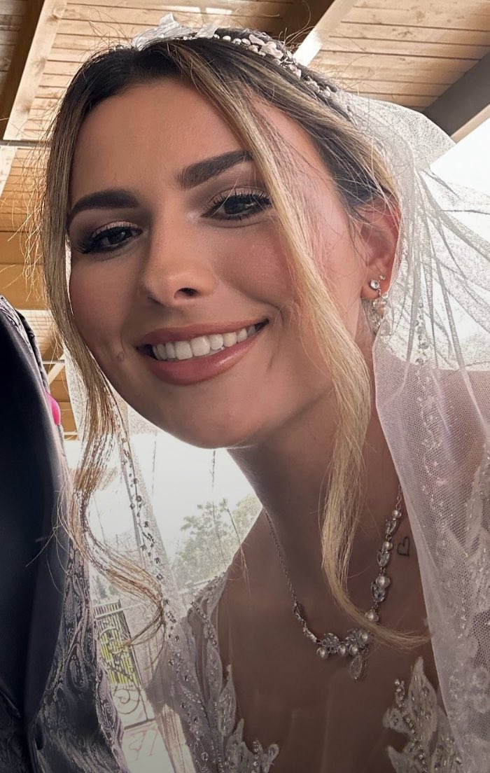 Thousand_5D's tweet image. Lost a bet and have to post my sister pls don’t save her pics #wankchat #cuck #goon