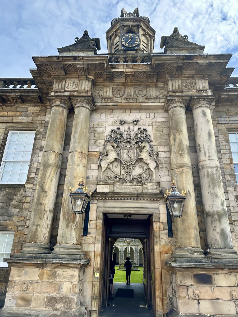 soinisan's tweet photo. Hop-on hop-off bus tour and Holyrood today. Gorgeous city 🌸🏰 https://t.co/gA1ptjI9lh