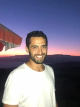 almog_tamar's tweet photo. זה היה שקר. רון ראה שנעליים של חייל קרועות, והבין שאין ביכולתו לקנות חדשות. ושאל איזה מידה, ואיזה קטע יש לי בדיוק נעליים במידה הזאת שאני לא נועל. אבל בעצם רון וחברו הלכו וקנו נעליים חדשות עבור החייל ושפשפו אותן קצת, הכל כדי שלא יובך. סרן רון אפרימי, איש אמת, יפה מבפנים ומבחוץ, רב כשרונות ומעשים טובים, נפל בעזה בחרבות ברזל.