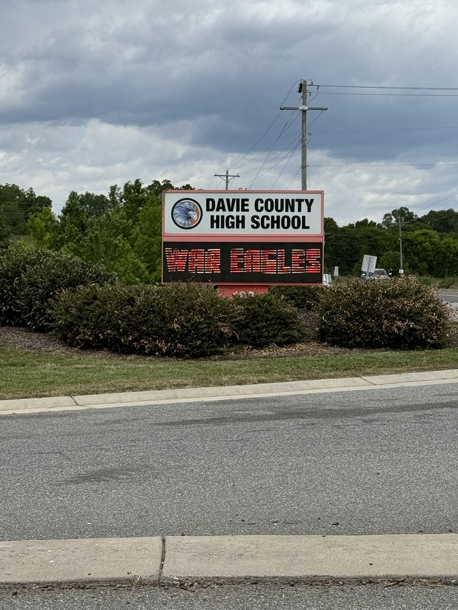 CoachGioCitadel's tweet image. Had a great time @DavieHSFootball today! Thank you for the amazing hospitality @CoachHinson72 #ACE #GottaLetEmKnow @CitadelFootball