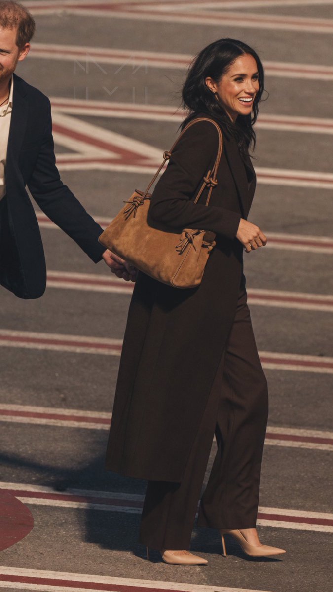 So glad this inspiring woman refused to dull her shine and be even an ounce less of herself to placate those who can't handle being in her shadow. Rather than improve themselves, they relentlessly attack what they can never be. #HarryandMeghan