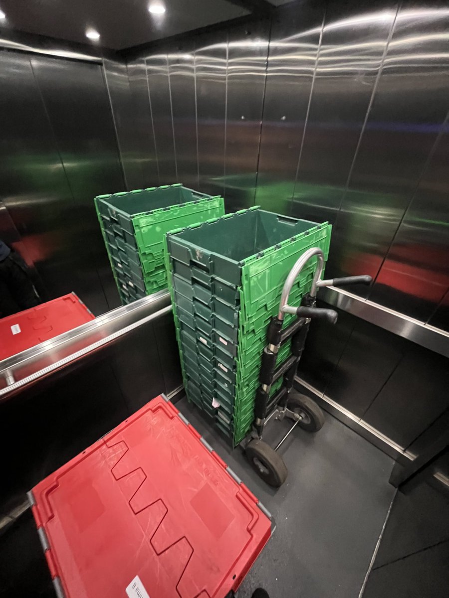 BigRedMovers's tweet image. Unusually carried out a removal in Snienton today. I can remember when these houses were full of Italians and Students. An ice cream van on every corner 😆. Also a team on an office relocation in Nottingham. #moving #storage #Nottingham #derby