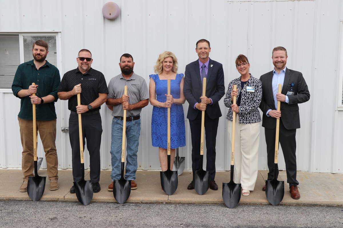 CoxHealth's tweet photo. A major update is underway in Barton County! 

CoxHealth celebrated a milestone partnership with the Lamar Family YMCA. The location at 1705 Gulf Street will reopen as the CoxHealth Family YMCA — expanding wellness, fitness &amp; community health programs for all ages. https://t.co/rXVNibzRTB