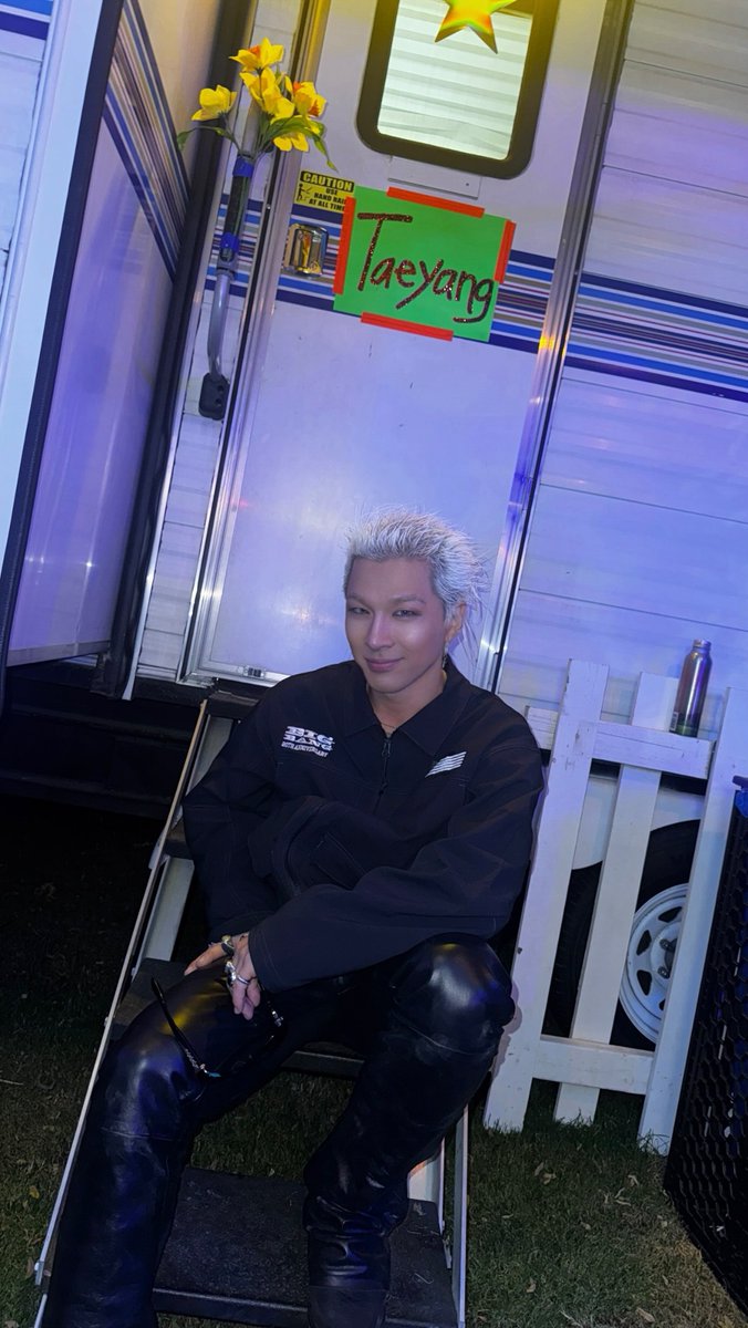 Realtaeyang's tweet image. [📸] #Coachella 2026 Weekend 2

😎🎡

#TAEYANG #태양
#THEBLACKLABEL #더블랙레이블