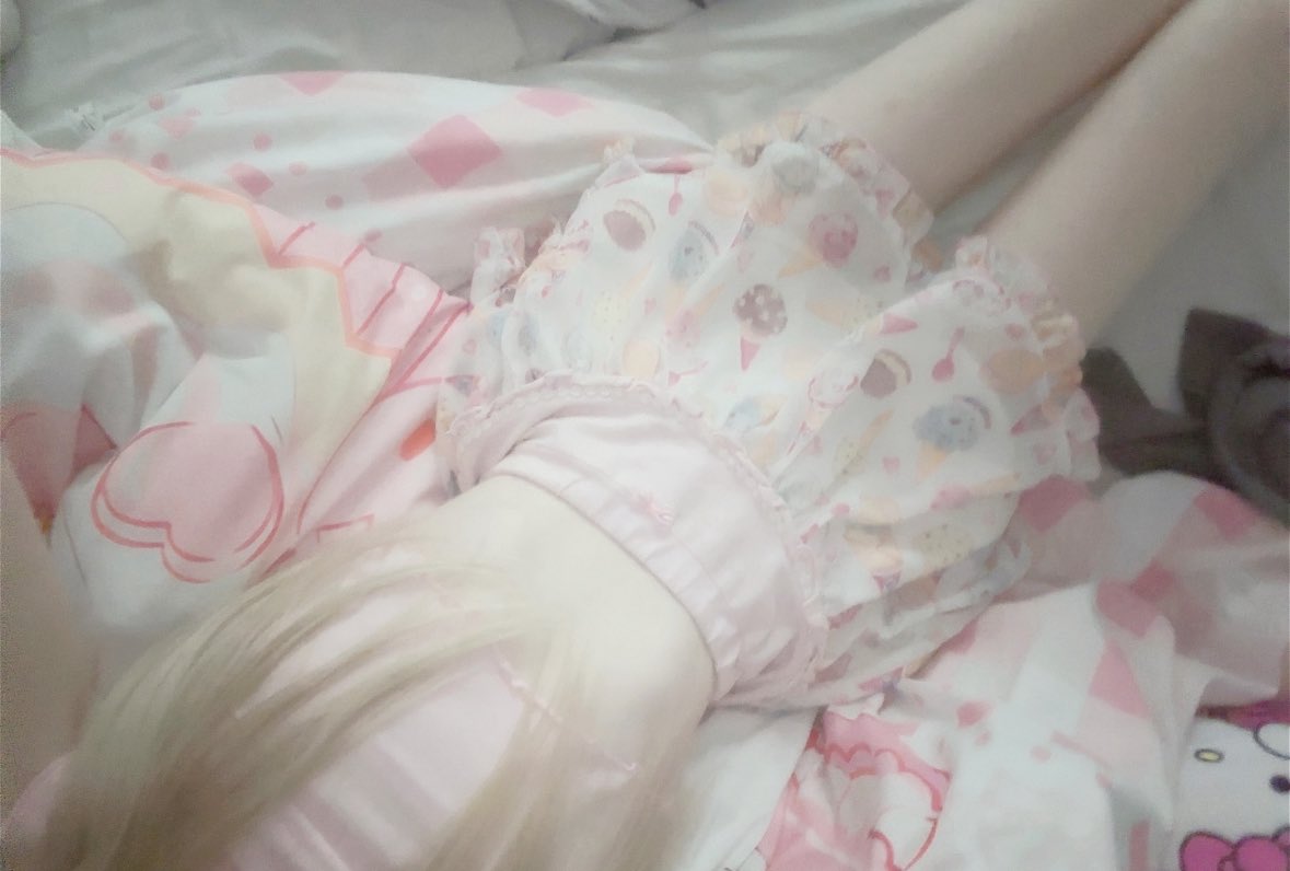 unicorncupcaki's tweet photo. old pic🧁 https://t.co/DbHnHQftNc