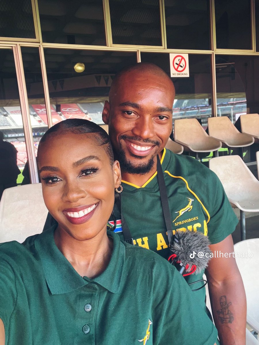masentle_mo's tweet image. Normalise drinking water and mind your business. #Happycouple
