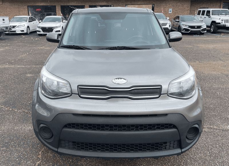 southernImport's tweet image. 🚨 FRESH ARRIVAL! 🚨
2017 Kia Soul Base

✨ Excellent Fuel Efficiency
✨ Touchscreen &amp;amp; Backup Camera
✨ Spacious Hatchback Design

🔥 Just $8,950 Cash or In-House Financing with as low as $2,500 DOWN! Drive it today! 👇
buff.ly/Gmbao4f
#KiaSoul #JacksonMS #BHPH