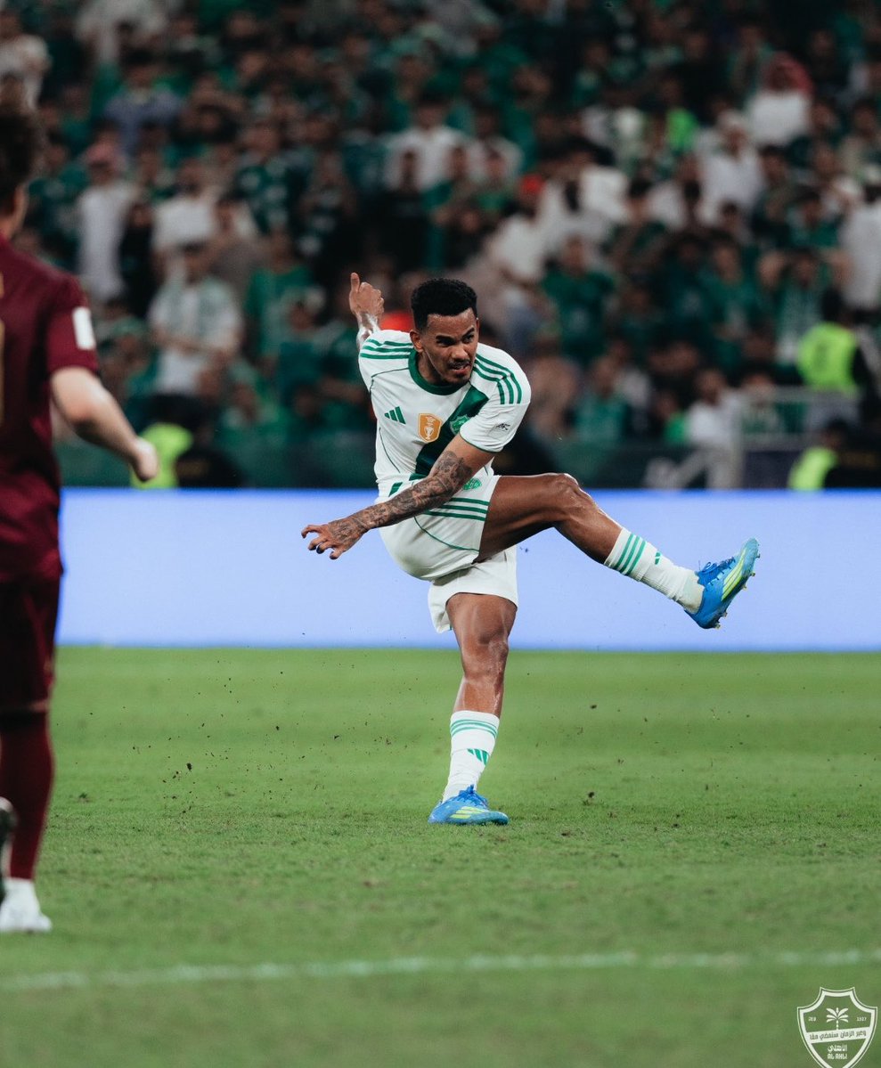 انا الملكا الي سلم عليا السومه وعايدني tweet media