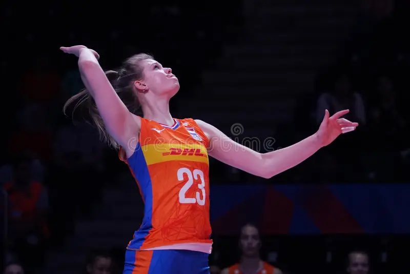 ChrisStefanou44's tweet image. @Nikolas2_  ανέλυσε μου την αξία της με ποδοσφαιρικούς/μπασκετικους όρους 😅

#paoac #paovolley