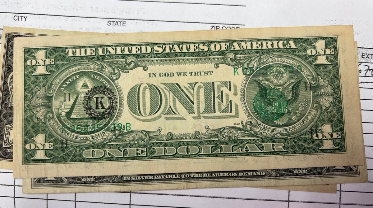 JohnMadeyAcc's tweet photo. Never a dull moment in the office. Just got in some banknote errors, this 1981 $1 bill has an obverse print on the reverse. It’s always great to stumble upon one of these rare notes. It’s a real find to see them in the wild. Have you ever come across one before? @americancoinacc https://t.co/Ijqx9ydmpb