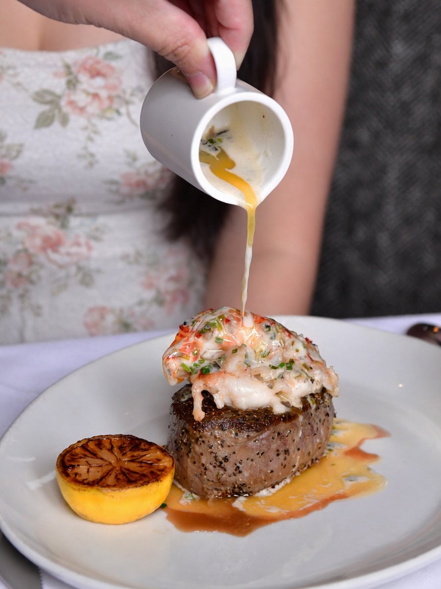 Del Frisco's tweet media