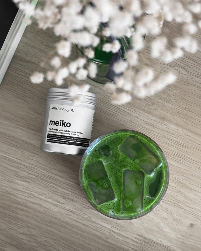 Matchaeologist's tweet image. When the day gets hectic, an #IcedMatcha is the secret weapon. 😉 👉bit.ly/trymeiko

Drop a 💚 if #matcha keeps you energised and focused. 🍃(📸: @ moomin.matcha)
