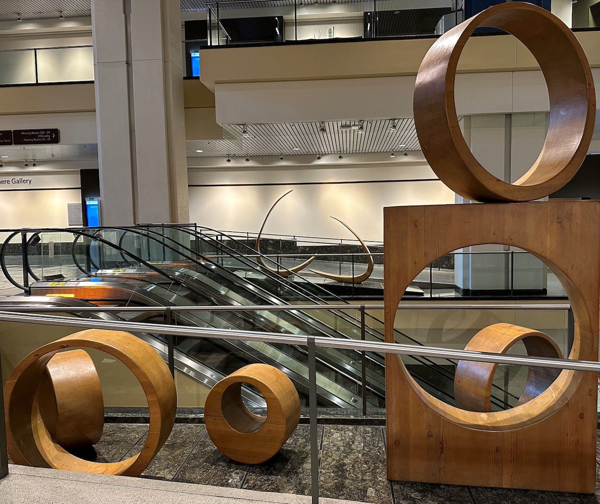 SeaConvCenter's tweet image. Join SCC's guided Art Tour at Arch on May 18 and explore 100+ works from iconic Northwest artists — Jacob Lawrence, Dante Marioni, Guy Anderson &amp;amp; more. Reserve your spot: zurl.co/1GNhi  #ArtTour #SeattleArt #Seattle #PublicArt