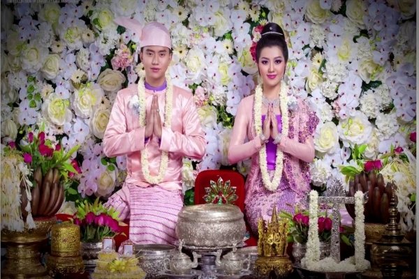 Jasmine11636131's tweet image. The breathtaking beauty of Myanmar wedding dresses🇲🇲
a true masterpiece of our culture that words can't describe💜💕

Sharing these for cultural appreciation. All credits belong to the rightful owners.

#myanmar #burma #weddingdress #myanmartradition #fypシ゚
#trending