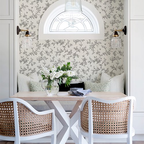 WallpaperStore's tweet image. Chesapeake Delphine #Wallpaper Book by Brewster Wallcoverings features classic French #Cottage florals and rustic textures with #vintage #charm. lelandswallpaper.com/product-catego…

#monday