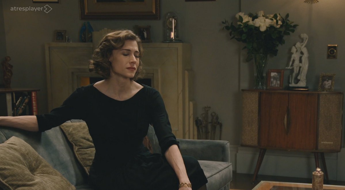 El muerto al hoyo… y ella, sin rodeo, arranca la búsqueda de su bollo.🧁🕵‍♀️

Ah, caray… esto se prendió 🔥